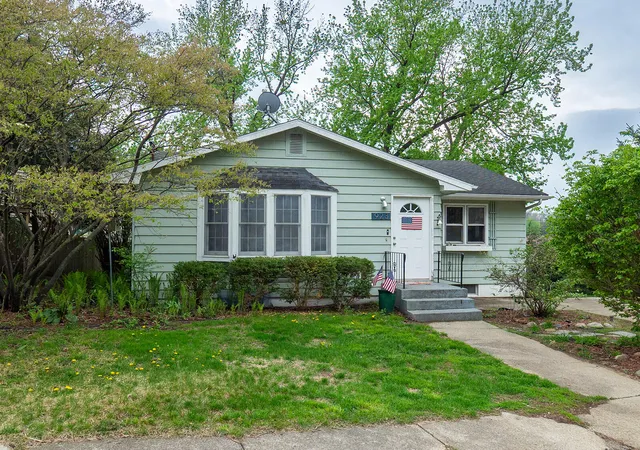 Homes for sale in New Buffalo City Berrien, MI | 923 Bell Ave, New Buffalo City Berrien, MI 49117 | MLS# 69026018475