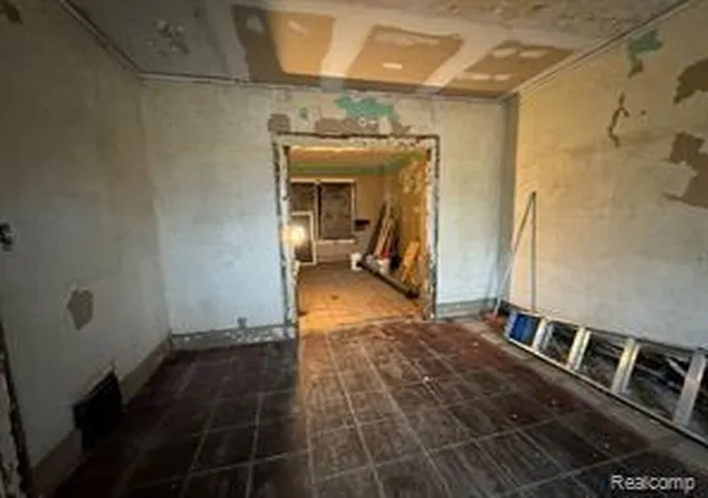 5th image of 3417 Hurlbut St, Detroit, MI 48214 | MLS# 20261029475