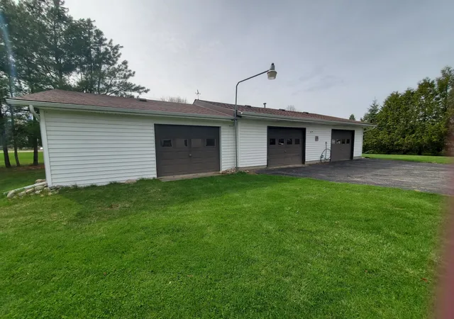 4th image of 4028 Stark Dr, West Branch, MI 48661 | MLS# 77080067470