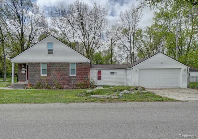 Photo 3 of Single family home for sale at 16661 Five Points St, Redford, MI 48240 | MLS# 20261029520 | Listing updated on 2026-07-23