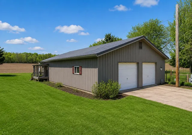 Homes for sale in Dowagiac, MI | 52290 Townhall Rd, Dowagiac, MI 49047 | MLS# 69026018564