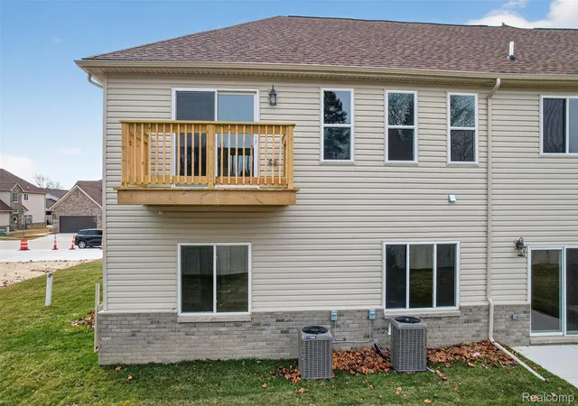 Listing Photo 5 - Condo for sale in building located at 16545 Savor Ln, Clinton Township, MI 48035 - Unit #28