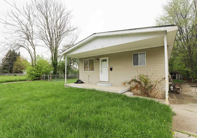 Photo 2 of Single family home for sale at 632 Monroe St, Flint, MI 48503 | MLS# 5050205768 | Listing updated on 2026-09-16