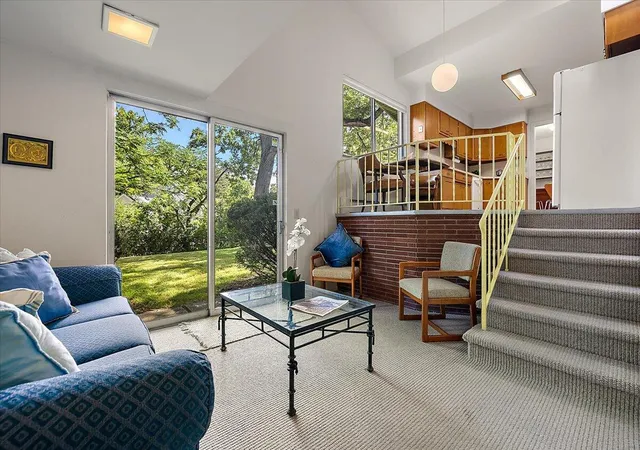 Photo 4 of Single family home for sale at 2511 Londonderry Rd, Ann Arbor, MI 48104 | MLS# 81026018688 | Listing updated on 2026-09-19