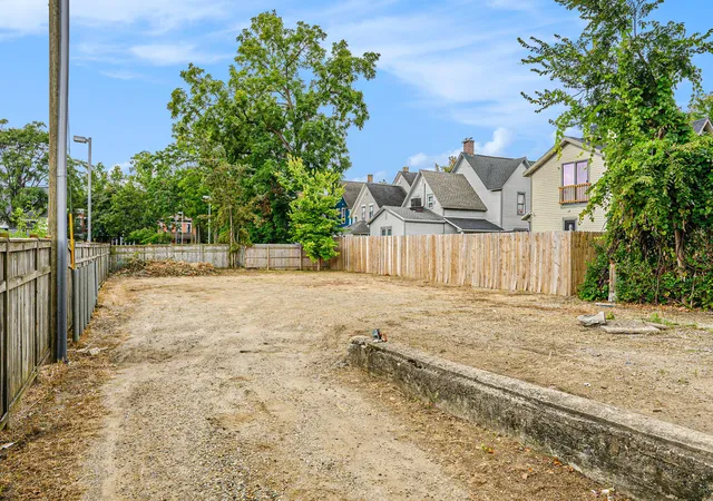 18th image of 415 W Walnut St, Kalamazoo, MI 49007 | MLS# 65026018721