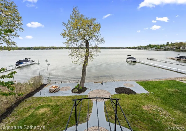 Homes for sale in Waterford Charter Township Oakland, MI | 727 Mcdougal Dr, Waterford Charter Township Oakland, MI 48327 | MLS# 20261029844