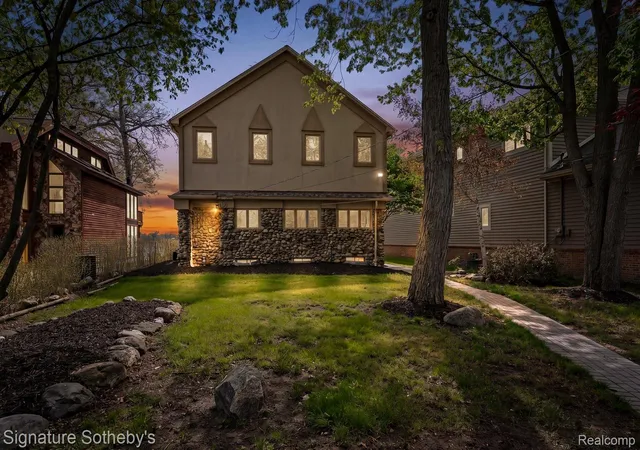 Homes for sale in Waterford Charter Township Oakland, MI | 727 Mcdougal Dr, Waterford Charter Township Oakland, MI 48327 | MLS# 20261029844