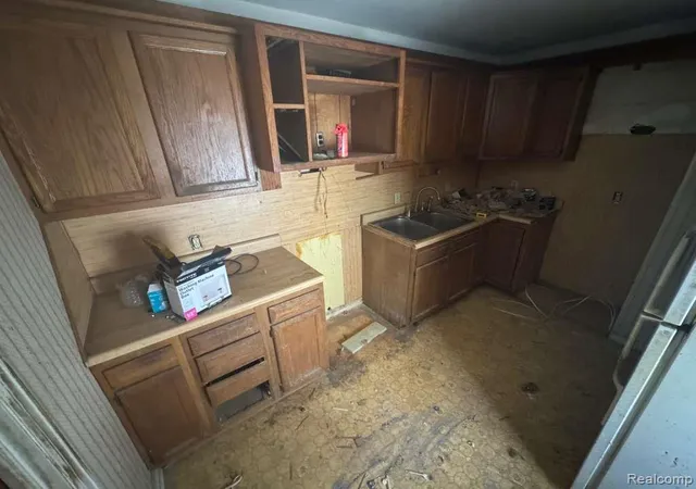 Photo 4 of Single family home for sale at 2426 Missouri Ave, Flint, MI 48506 | MLS# 20261029892 | Listing updated on 2026-09-28