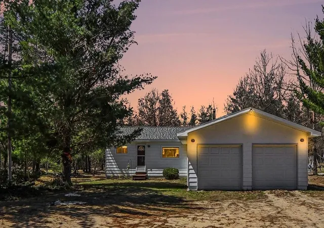 Photo 2 of Single family home for sale at 9840 S Parrott Cir Se, Fife Lake, MI 49633 | MLS# 78080067538 | Listing updated on 2026-08-01
