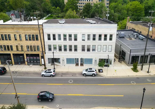 Listing Photo 2 - Condo for sale in building located at 1336 Portage St, Kalamazoo, MI 49001