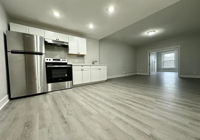 Listing Photo 3 - Condo for sale in building located at 1336 Portage St, Kalamazoo, MI 49001
