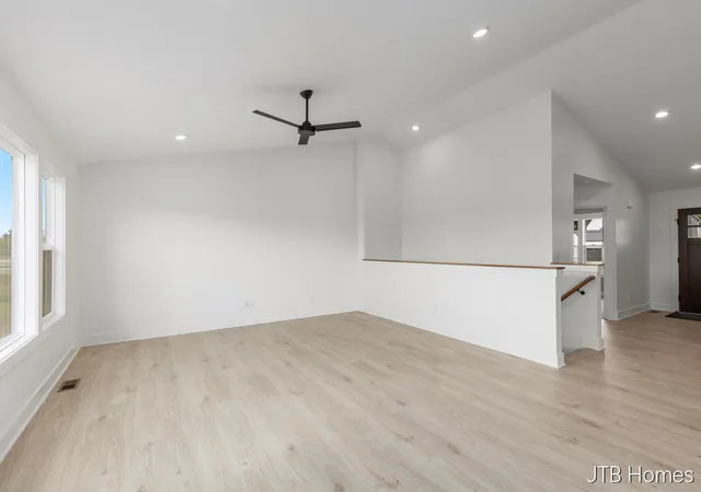 5th image of 4873 Duttonvale Dr Se #7, Caledonia, MI 49316 | MLS# 65026018857