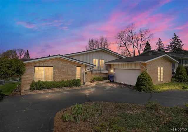 Homes for sale in Waterford, MI | 3036 Shawnee Ln, Waterford, MI 48329 | MLS# 20261030016