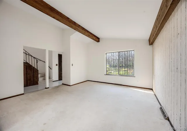 Photo 3 of Single family home for sale at 3036 Shawnee Ln, Waterford, MI 48329 | MLS# 20261030016 | Listing updated on 2026-08-26