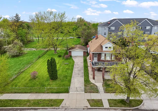 Listing Photo 2 - Condo for sale in building located at 1423 Lakewood St, Detroit, MI 48215