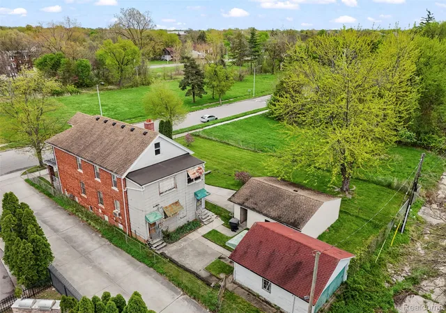 Listing Photo 4 - Condo for sale in building located at 1423 Lakewood St, Detroit, MI 48215