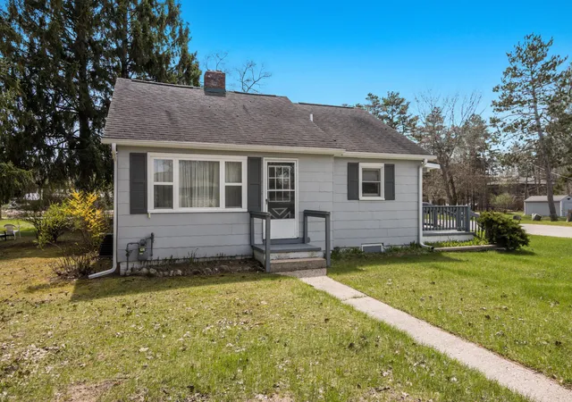 3rd image of 602 E Cayuga St, Bellaire, MI 49615 | MLS# 78080067571