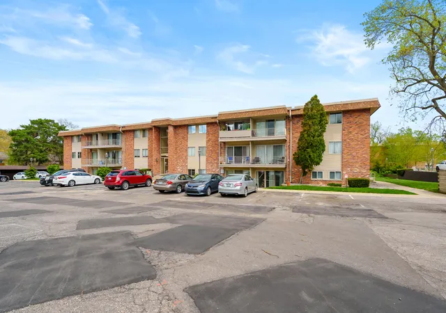 Homes for sale in Kalamazoo, MI | 742 W Kilgore Rd #307, Kalamazoo, MI 49008 | MLS# 66026018952