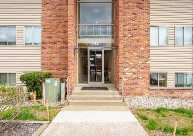 Homes for sale in Kalamazoo, MI | 742 W Kilgore Rd #307, Kalamazoo, MI 49008 | MLS# 66026018952