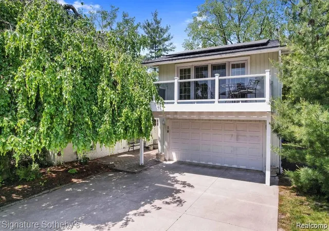 Photo 4 of Single family home for sale at 2372 Pine Lake Rd, West Bloomfield, MI 48324 | MLS# 20261030112 | Listing updated on 2026-07-06