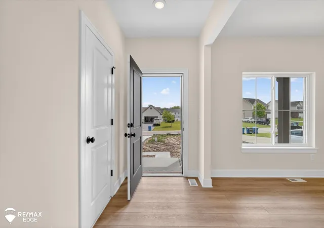 Photo 1 of Sale Pending at 8100 Peninsula Cir, Grand Blanc, MI 48439 | MLS# 5050205927 | Listing updated on 2026-06-29