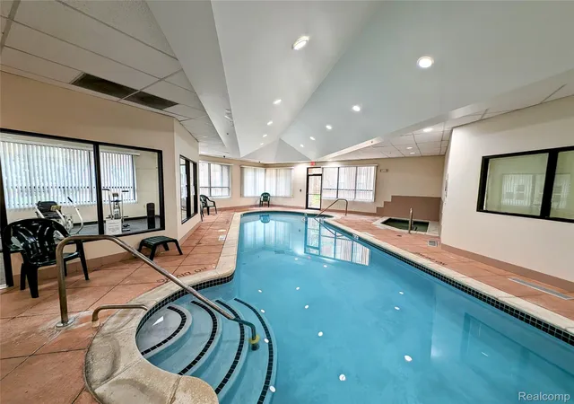 Listing Photo 2 - Condo for sale in building located at 21400 Magnolia Ct, Farmington Hills, MI 48336