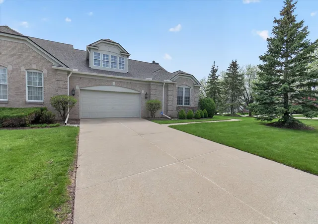 Listing Photo 3 - Condo for sale in building located at 44543 Birchwood Ct, Northville, MI 48168
