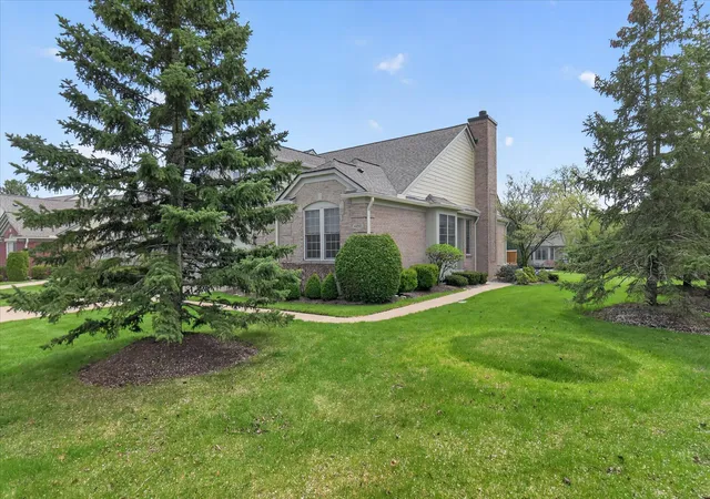 Listing Photo 4 - Condo for sale in building located at 44543 Birchwood Ct, Northville, MI 48168