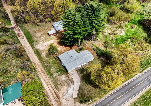 32nd image of 24 E Polk Rd, Hart, MI 49420 | MLS# 67026019085