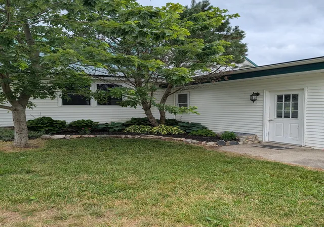 2nd image of 950 W 40th St, Fremont, MI 49412 | MLS# 65026019090