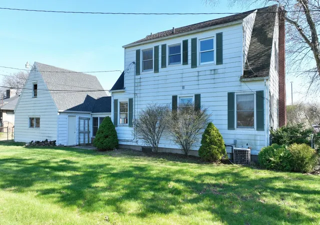 3rd image of 1207 North Dr, Mount Pleasant, MI 48858 | MLS# 79080067596