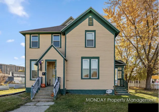 Homes for sale in Muskegon, MI | 263 W Muskegon Ave, Muskegon, MI 49440 | MLS# 65026019126