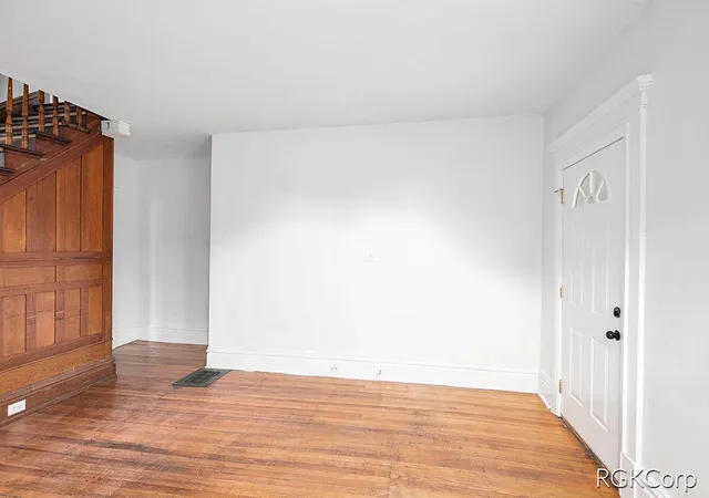 Photo 4 of Multi family home for sale at 263 W Muskegon Ave, Muskegon, MI 49440 | MLS# 65026019126 | Listing updated on 2026-08-13