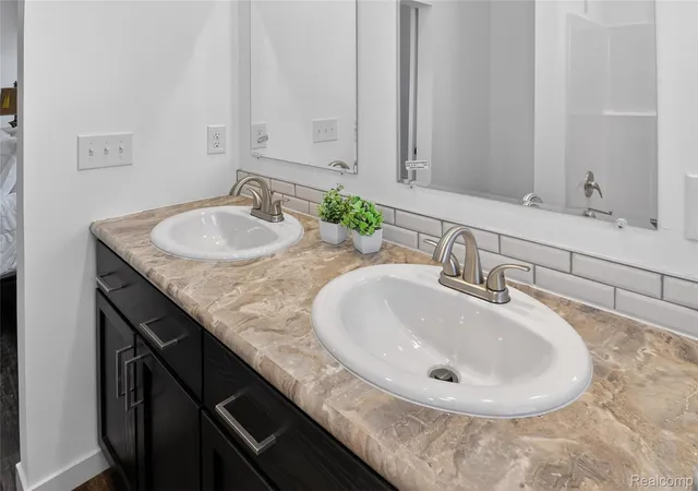 Photo 3 of Single family home for sale at 7551 Packard Ave, Warren, MI 48091 | MLS# 20261030311 | Listing updated on 2026-08-20