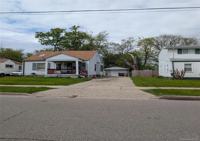 Photo 3 of Single family home for sale at 309 Michigan Ave, Pontiac, MI 48342 | MLS# 20261030330 | Listing updated on 2026-08-29