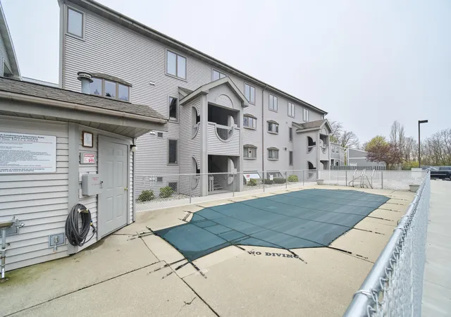 2nd image of 315 5Th Ave, Manistee, MI 49660