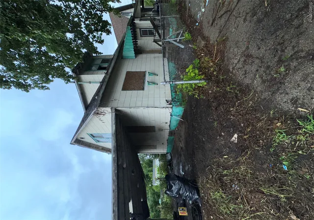 Photo 3 of Single family home for sale at 1007 Decker St, Flint, MI 48503 | MLS# 20261030387 | Listing updated on 2026-09-09