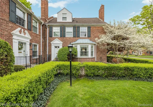 Homes for sale in Grosse Pointe City Wayne, MI | 16904 Saint Paul St, Grosse Pointe City Wayne, MI 48230 | MLS# 20261030417