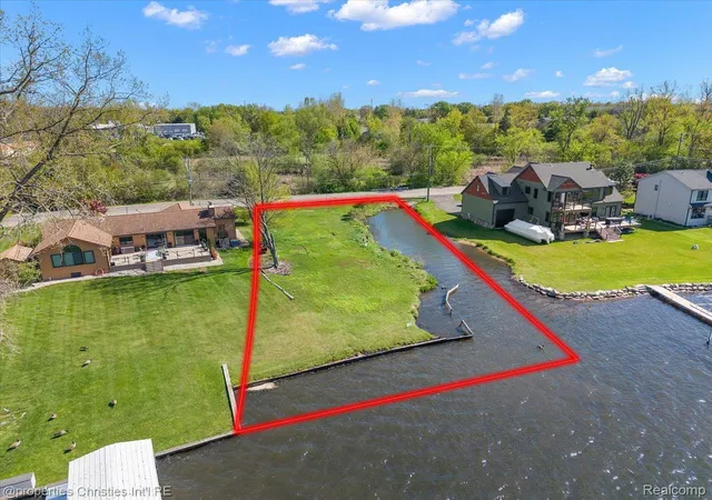 Photo 3 of Single family home for sale at 188 Wolverine Dr, Bloomfield Hills, MI 48302 | MLS# 20261030458 | Listing updated on 2026-07-06