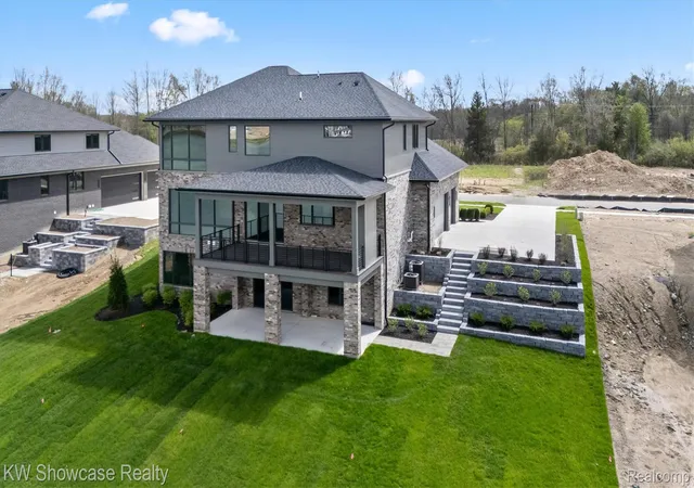 Photo 3 of Single family home for sale at 2559 Crystal Lake Dr, Commerce Township, MI 48382 | MLS# 20261030471 | Listing updated on 2026-09-13