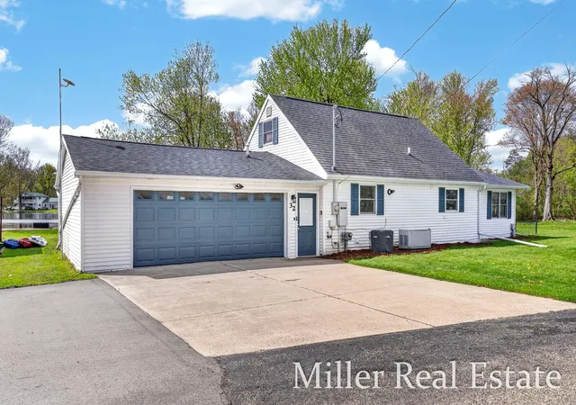 Photo 3 of Single family home for sale at 32 B Dr, Hastings, MI 49058 | MLS# 65026019330 | Listing updated on 2026-08-25