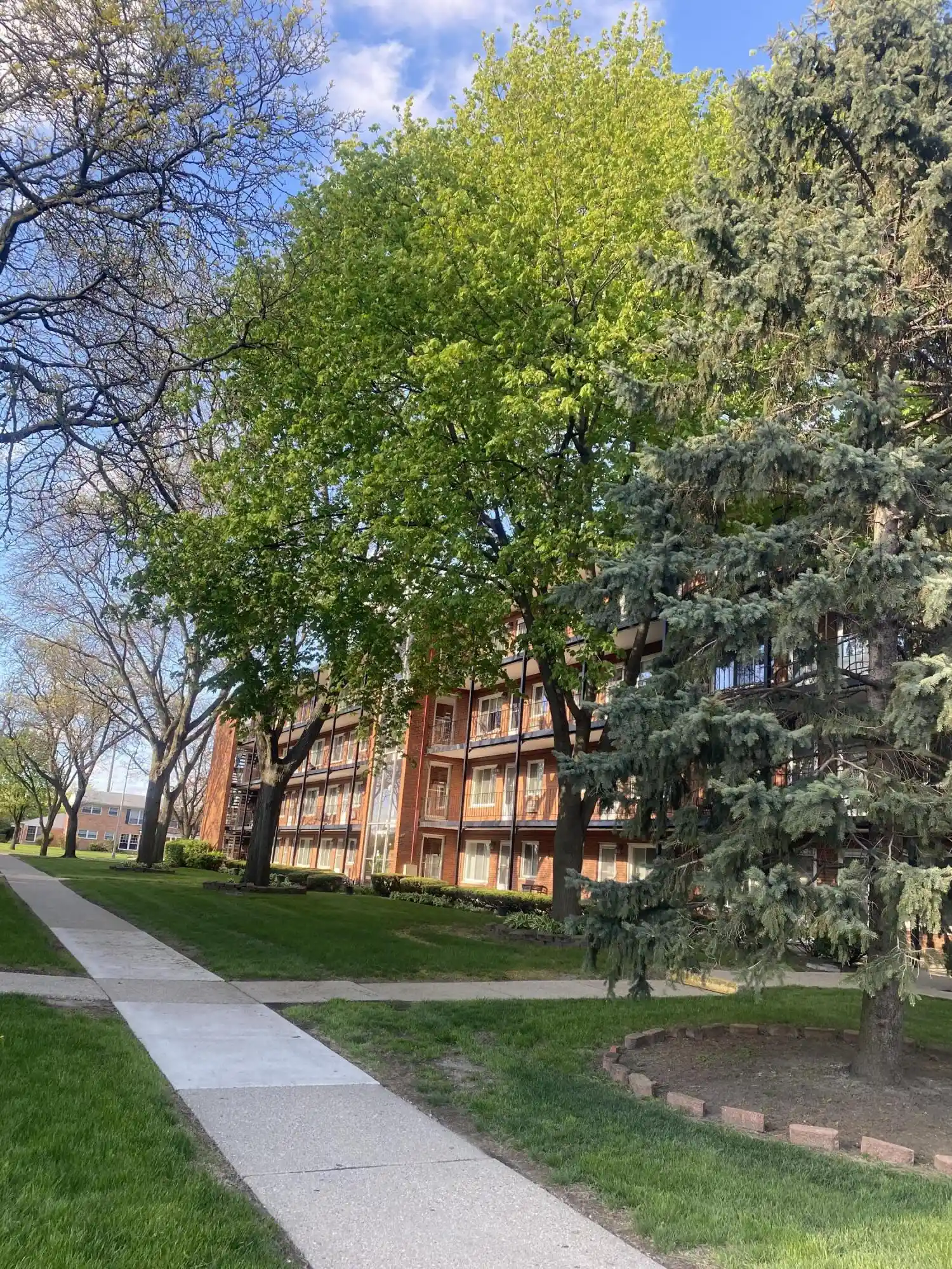 Listing Photo 1 - Condo for sale in 2915 W 13 Mile Rd located at 2915 W 13 Mile Rd, Royal Oak, MI 48073 - Unit #209