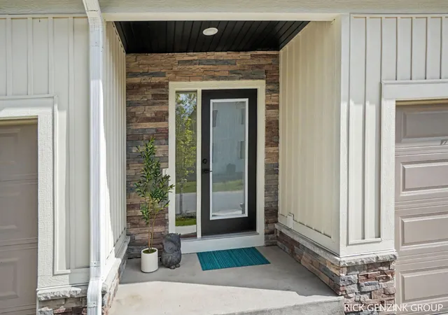 4th image of 1993 N Shorewood Ln, Holland, MI 49423 | MLS# 71026019336