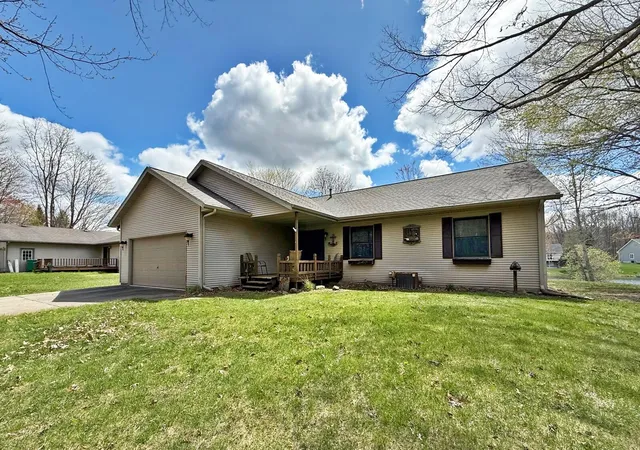 2nd image of 8917 Longview Dr, Stanwood, MI 49346 | MLS# 72026019344