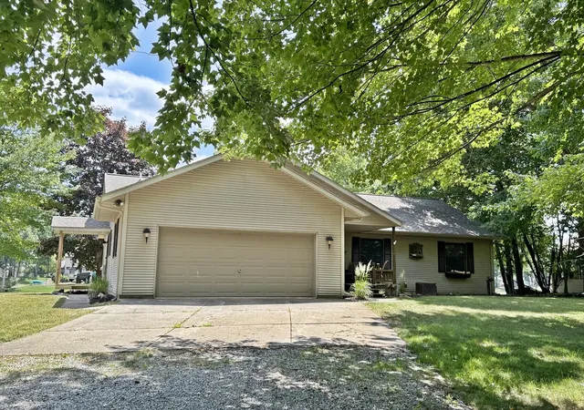 Photo 3 of Single family home for sale at 8917 Longview Dr, Stanwood, MI 49346 | MLS# 72026019344 | Listing updated on 2026-09-09