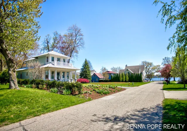 2nd image of 17554 Grand River Ave, Spring Lake, MI 49456 | MLS# 71026019380