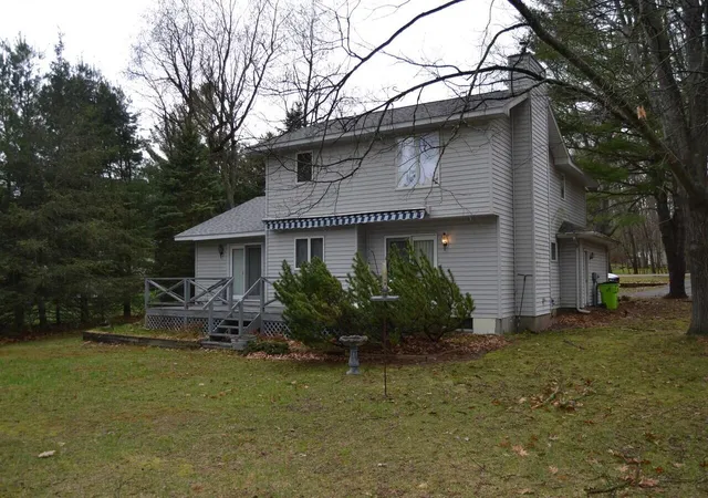 3rd image of 108 Carpenter Blvd, Roscommon, MI 48653 | MLS# 77080067675