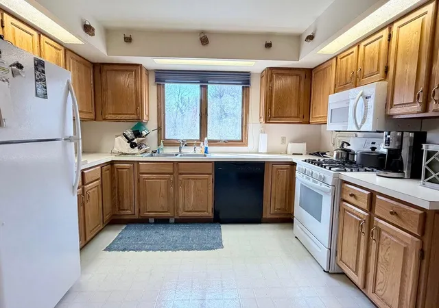 4th image of 108 Carpenter Blvd, Roscommon, MI 48653 | MLS# 77080067675