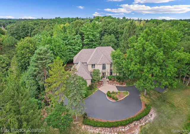 Photo 2 of Mansion for sale at 60 Kingsley Manor Dr, Bloomfield Hills, MI 48304 | MLS# 20261030543 | Listing updated on 2026-09-15