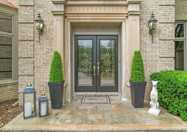 Photo 4 of Single family home for sale at 60 Kingsley Manor Dr, Bloomfield Hills, MI 48304 | MLS# 20261030543 | Listing updated on 2026-09-15
